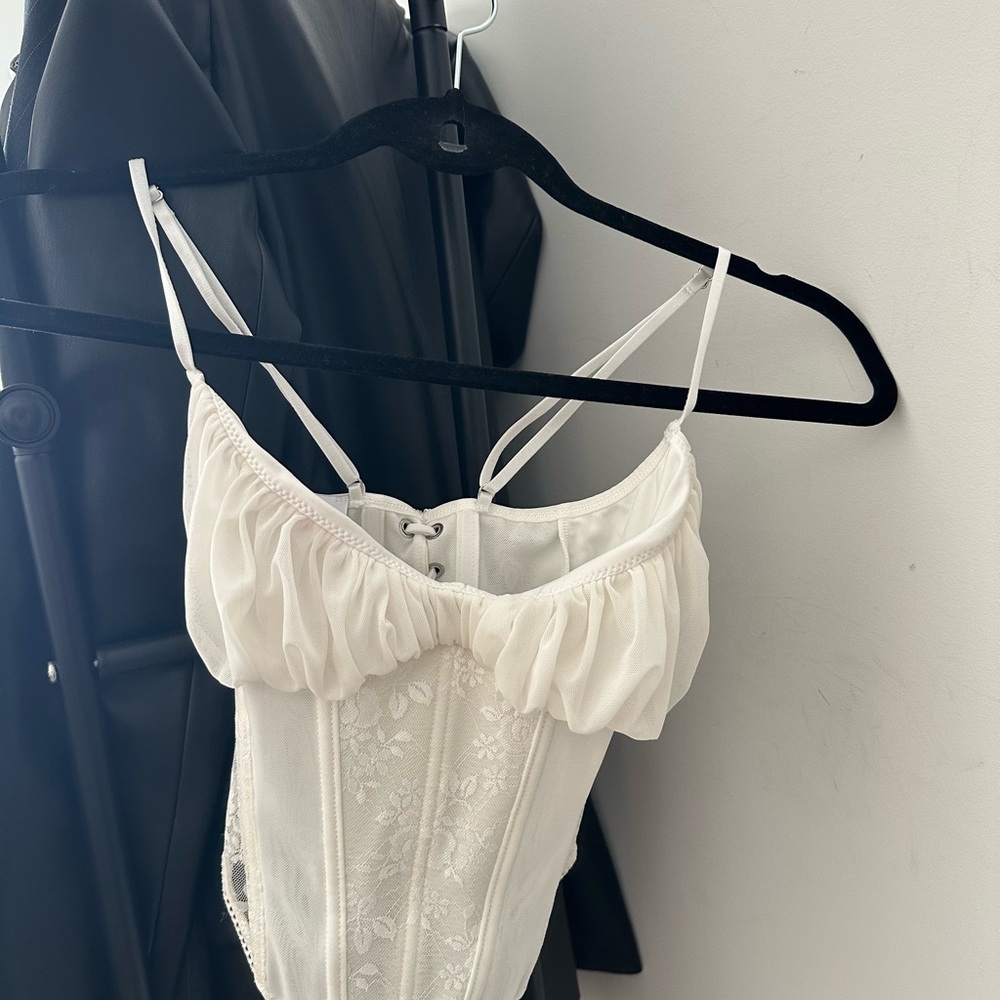Elegant White Lace Women's Top